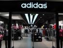 Німецький виробник спортивного одягу «Adidas» закриє 200 магазинів в Росії