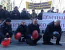 Каски наголо: гірники взяли в облогу Львівську ОДА