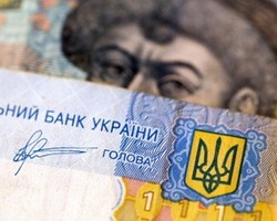 Уряд закладе у бюджет 2015 року курс 17 гривень за доллар - Яценюк