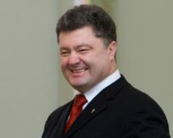 Порошенко першим в Україні отримав біометричний паспорт (ФОТО, ВІДЕО)