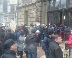 В Одесі ошукані вкладники штурмували банк