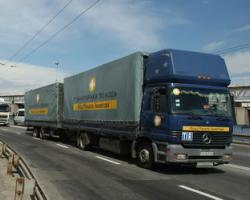 Українські військові не пускають гуманітарні вантажі Ахметова в ДНР