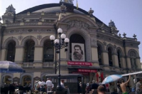 На будинку Національної опери України з'явився портрет Сталіна