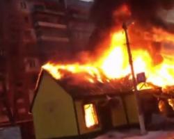 Під час обстрілу Горлівки згорів магазин (ВІДЕО)
