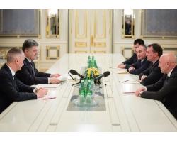 Порошенко: перші ешелони з вугіллям прийшли в Україну
