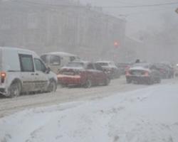 В Одесі частково розчистили дороги від снігових завалів