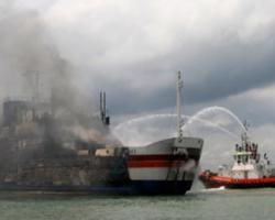 Сотні пасажирів заблоковано на палаючому паромі «Norman Atlantic»