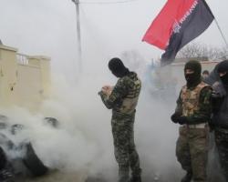 «Правий Сектор» виніс попередження колишньому меру міста Херсон (ФОТО)