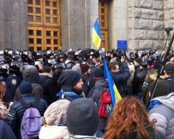 Прокуратура примудрилася завести справу на харківську міліцію за припинення штурму міськради