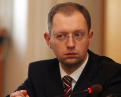 Яценюка роздратували питаннями про перехід до його політичної сили політиків з "Нашої України"