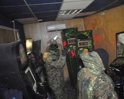 У Кривому Розі радикали розгромили зал ігрових автоматів (ФОТО, ВІДЕО)