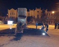 У Харкові вандали знищили 3 радянських пам'ятника (ВІДЕО)