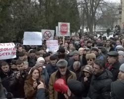 На Одещині сотні мітингувальників готуються до штурму міськвідділку міліції