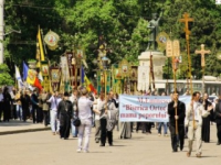 Священики і прихожани в центрі Кишинева заблокували рух транспорту
